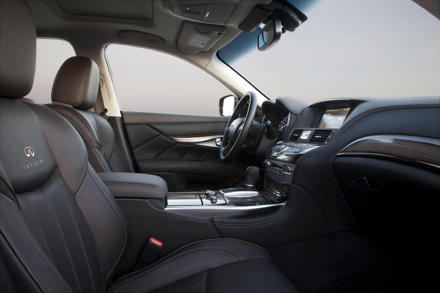  Infiniti M56 2010 года  (фото 18 из 34)